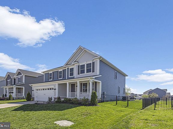 3rd image of 10212 Governors Ln