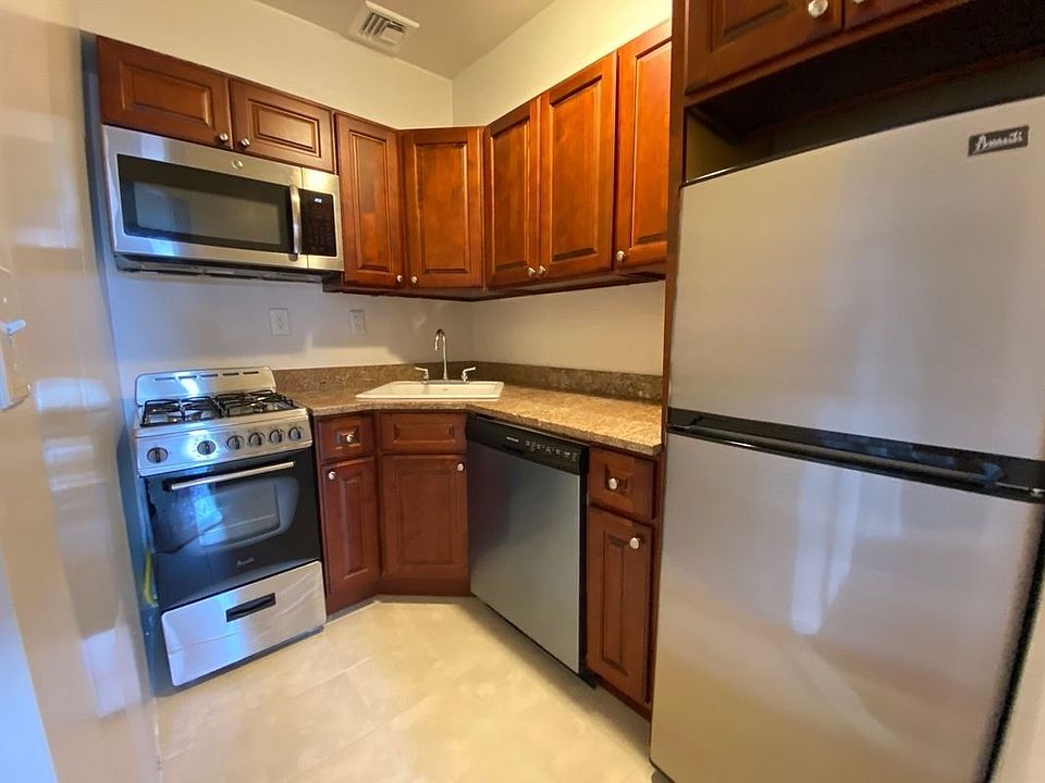 1st image of 66 W 82nd St APT 3A