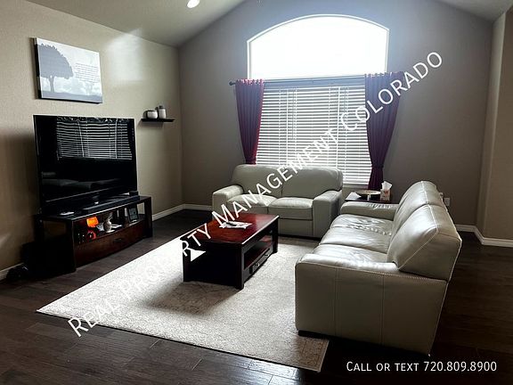 5th image of 1875 Castle Hill Dr