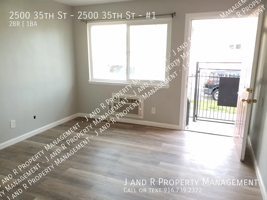 2 bedroom North Oak Park — Photo 3