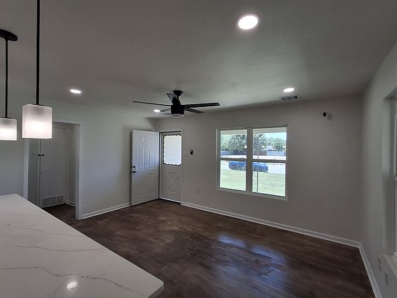5th image of 2707 Engle Ave