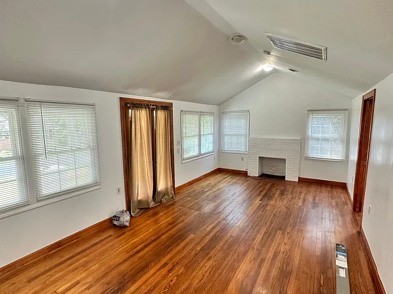 312 W Williamson St — Photo 8