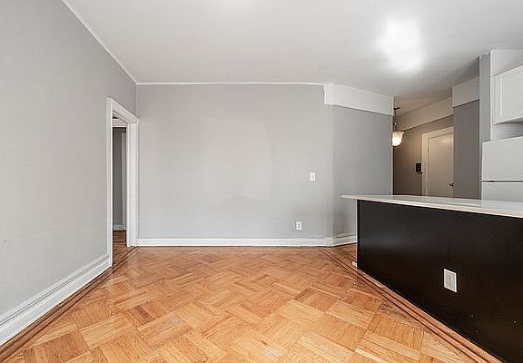 5th image of 880 47th St APT B9