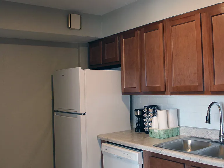 Geneva Apartments — Photo 17