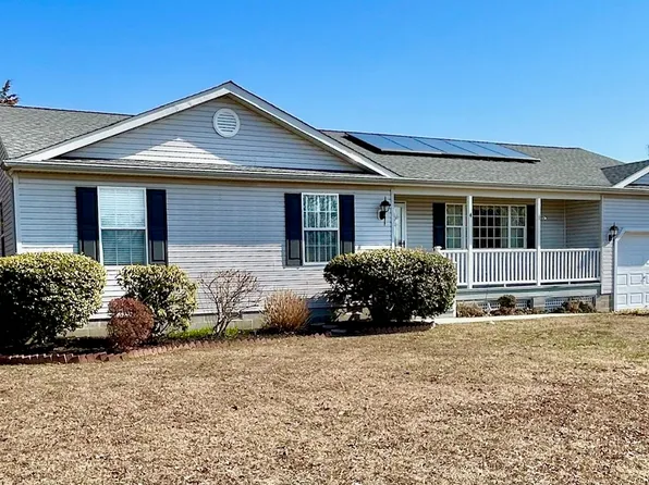 4 Lacivita Dr, Cape May Court House, NJ 08210