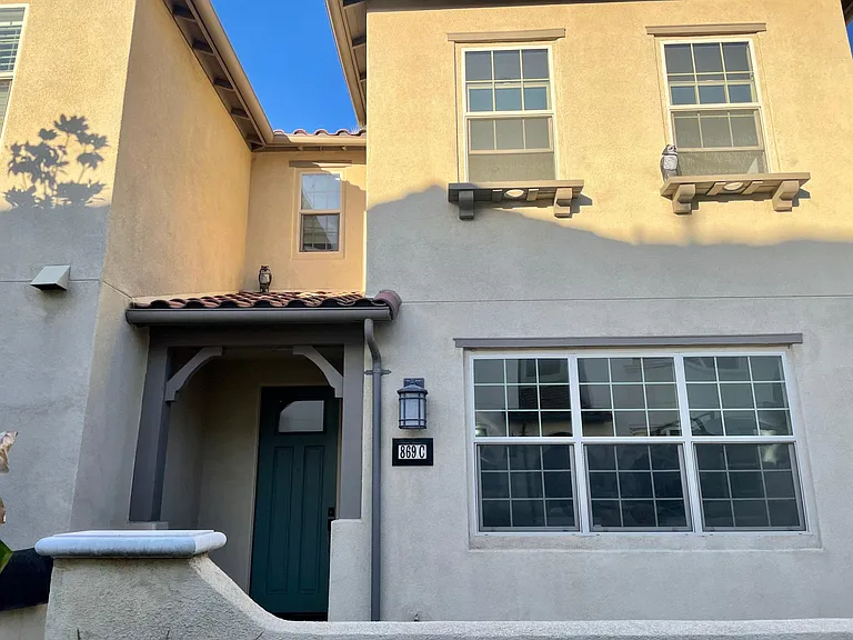 869 E Mountain Way #C — Photo 1