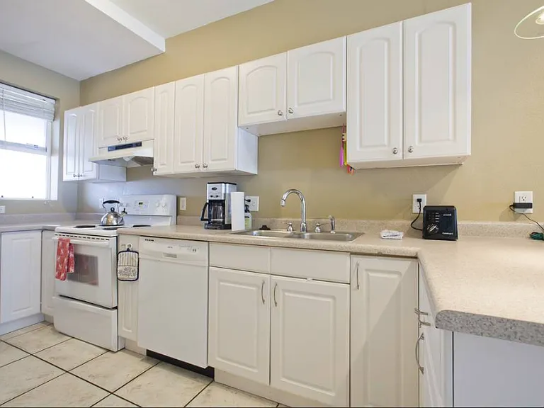 2324 W 31st Ave — Photo 4