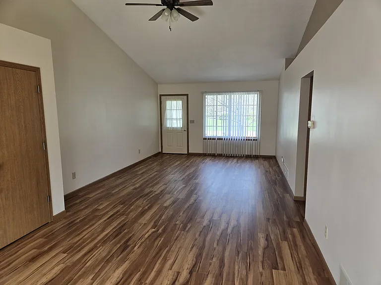 922 Vos St — Photo 3