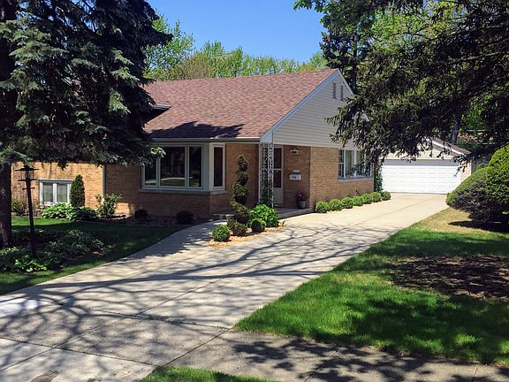 Side drive dettached garage