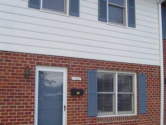 1st image of 425 W Burwell St