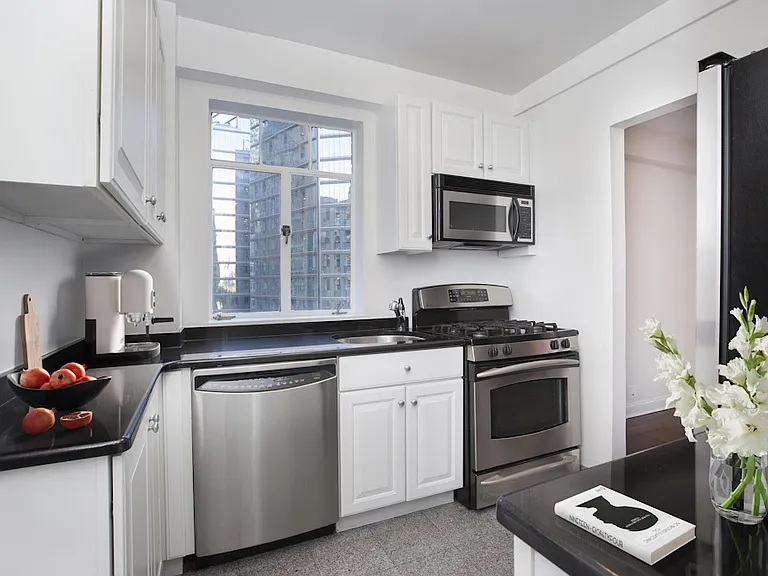 240 Central Park S #10H — Photo 9