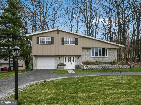 135 Navajo Dr, Auburn, PA 17922