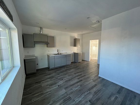 3rd image of 14875 La Valle St