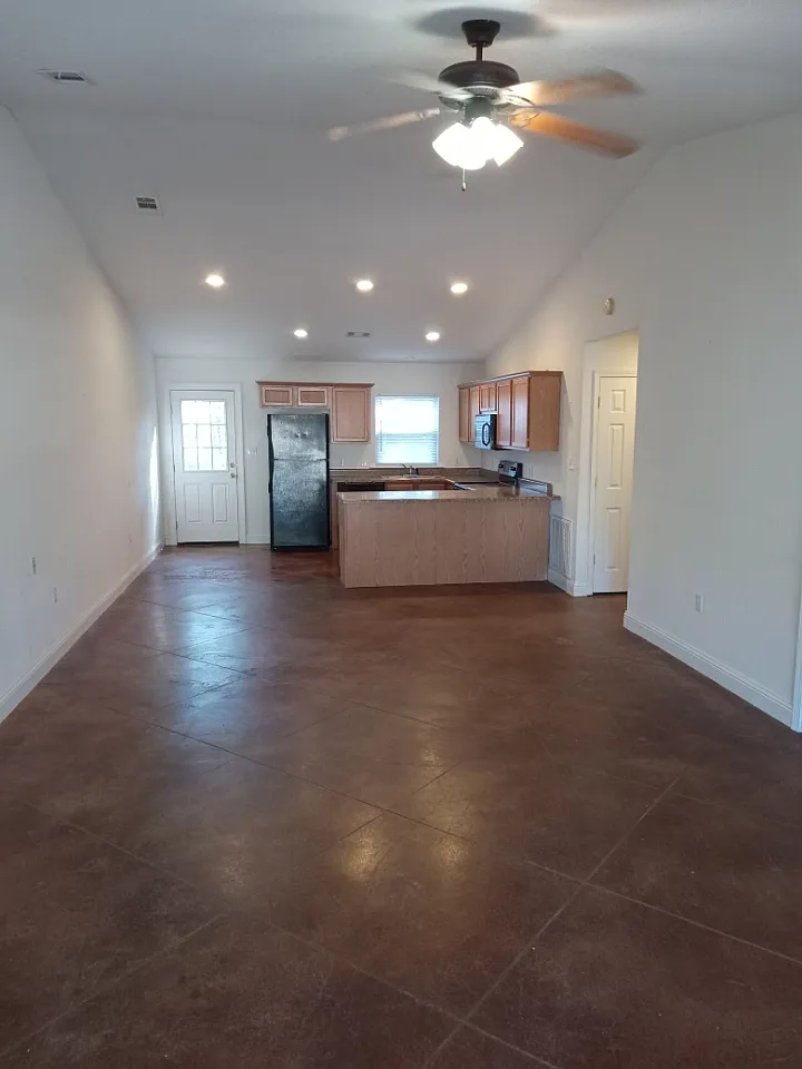 2 bed, 1100 sqft, $1,100 — Photo 1