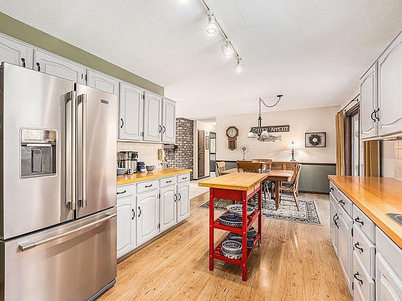 2nd image of 15945 Fendt Farm Dr