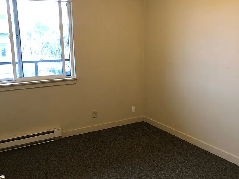 2635 Franklin Ave E — Photo 9