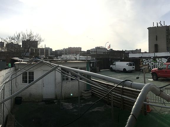 2nd image of 1067 Pacific St