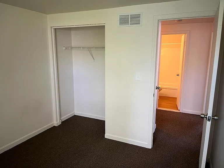 196 Vine Ln #1LEFT — Photo 16
