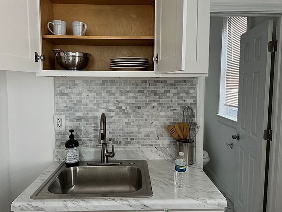3rd image of 2122 W Estaugh St #2R