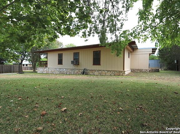 3rd image of 319/317 W CLARK DR