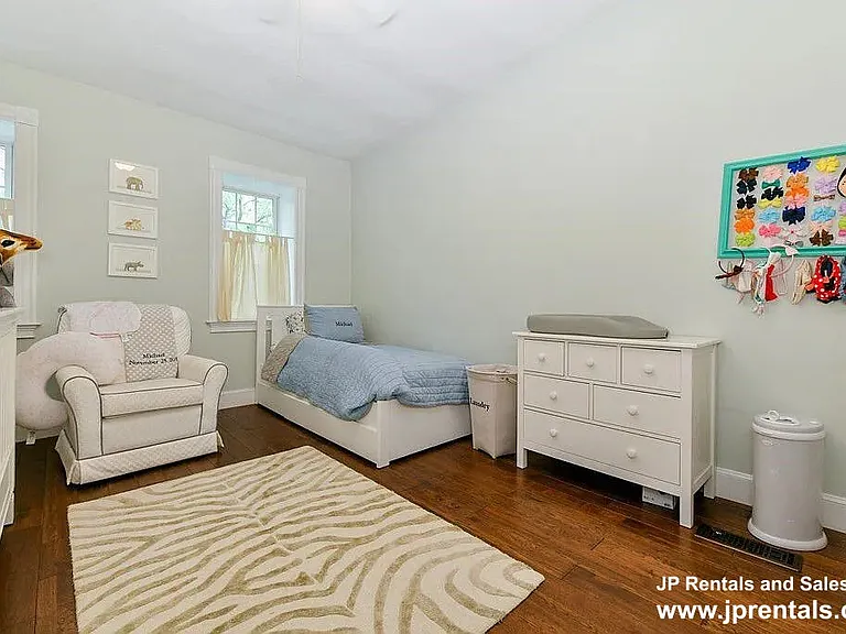 202 W 7th St #2 — Photo 10