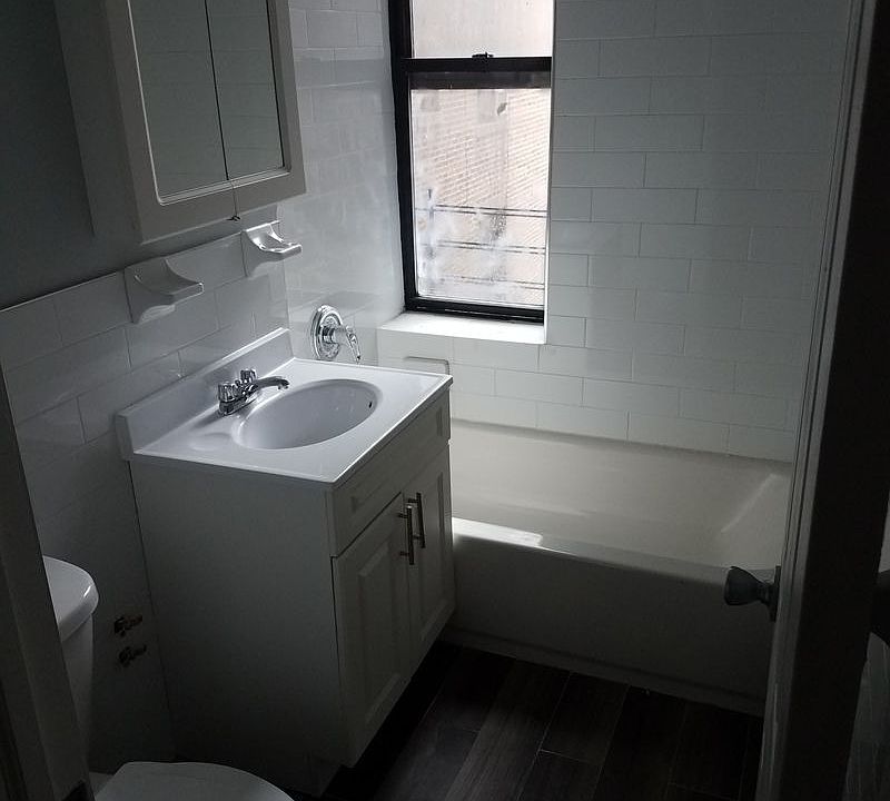 2nd image of 2500 Webb Ave APT 2G