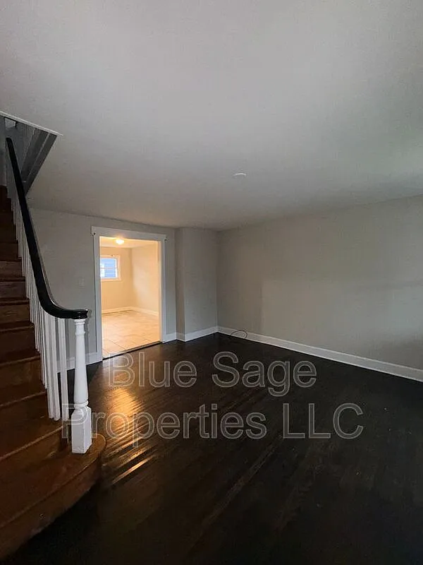 3 bed, 1.0 bath, 1060 sqft, $1,495 — Photo 2
