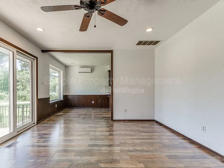 18916 Dave Dr — Photo 10