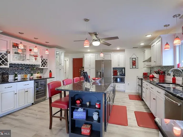 1500 Wilson Ave — Photo 38