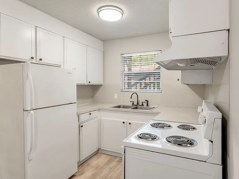 The Montana Apartments — Photo 8