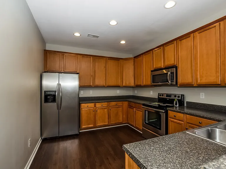 1733 Larne Cir — Photo 10