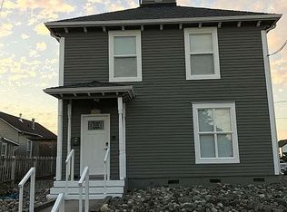 1202 5th St, Anacortes, WA 98221