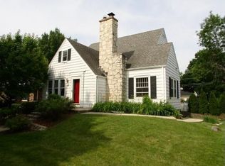 674 Spring Rd, Elmhurst, IL 60126