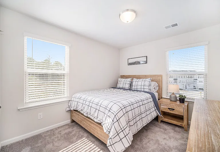 318 Lanyard St — Photo 29