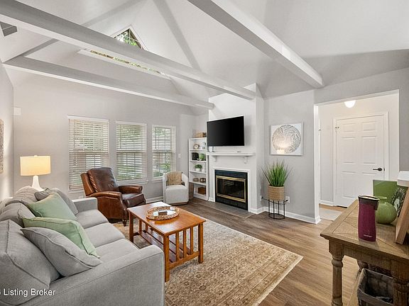 4th image of 901 Eastbridge Ct