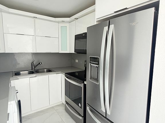 2nd image of 3919 Avenida Isla Verde #10C