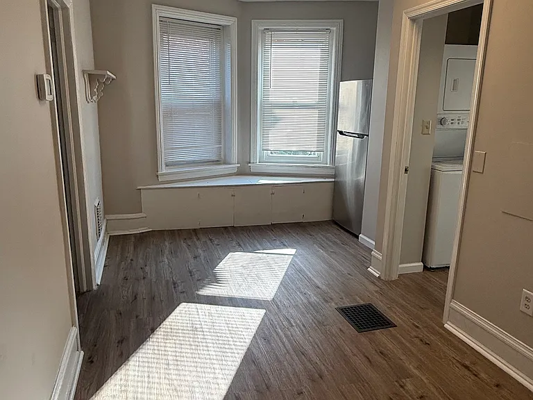 415 E Broad St #B — Photo 6