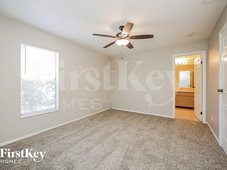 727 SE 9th Pl — Photo 13
