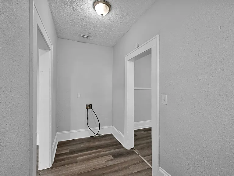 326 Basswood St — Photo 23