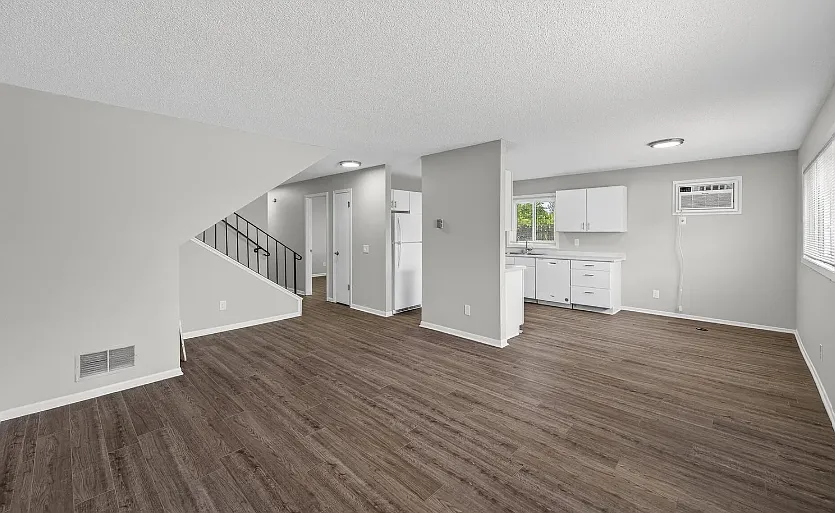 3 bed, 1000 sqft, $1,900 — Photo 3