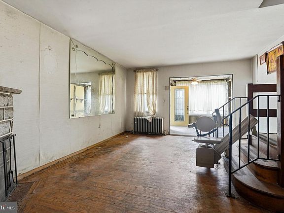 3rd image of 1621 Packer Ave