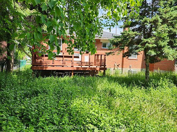 4th image of 33 Urbandale Ave