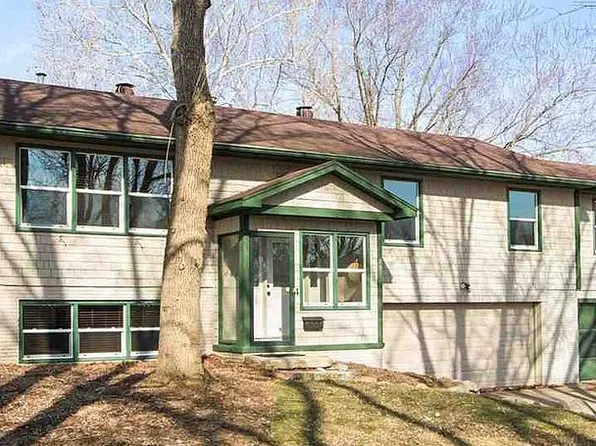 21 Highland Dr, Iowa City, IA 52246