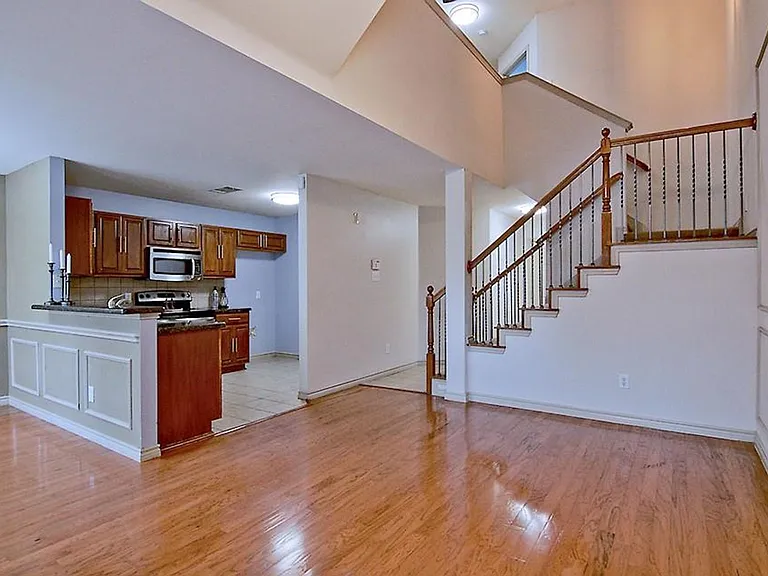 12649 Bay Ave — Photo 3