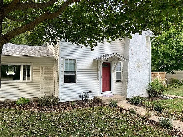 150 W Geneva St photo 1
