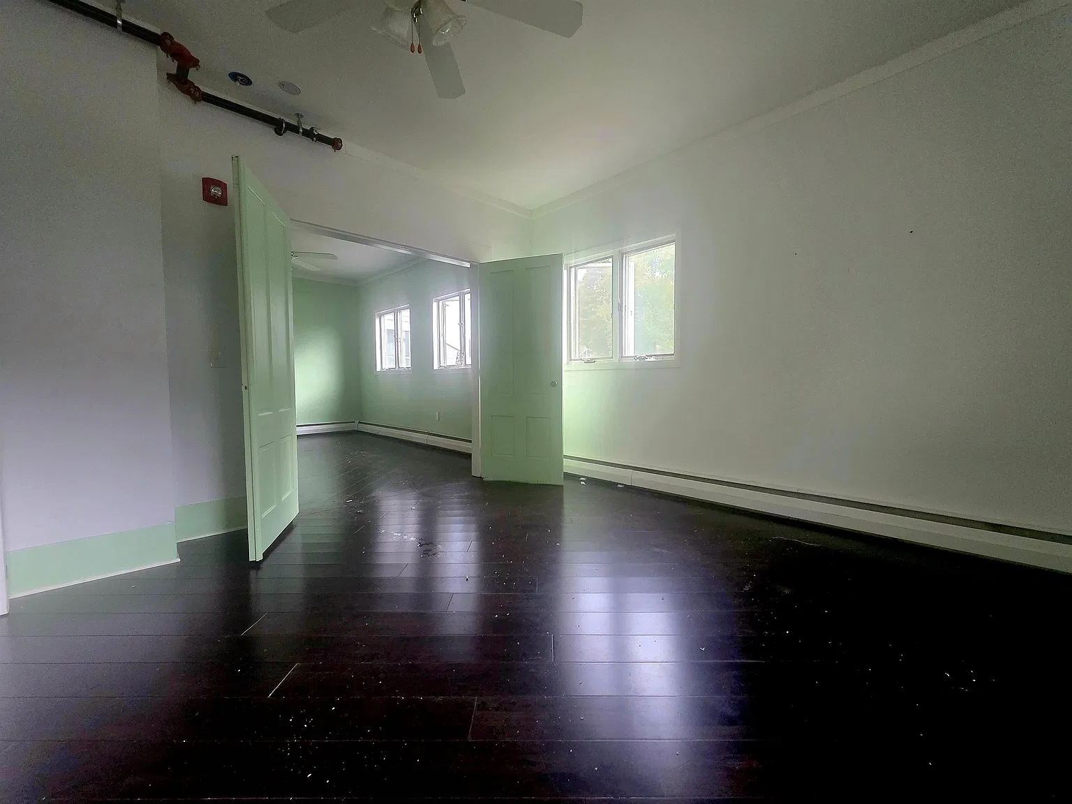 3 bed, 1.0 bath, 1050 sqft, $1,850 — Photo 3