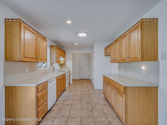 5th image of 551 Garfield Ave