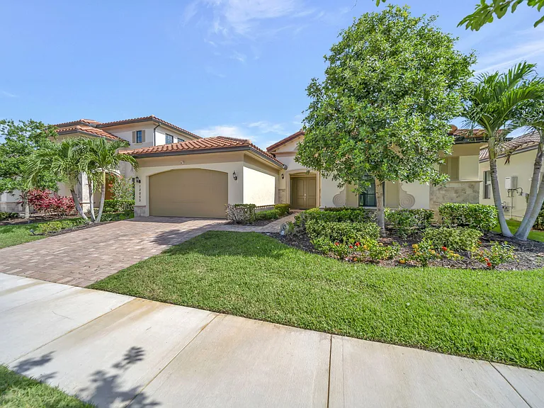 12055 Lake Trail Ln — Photo 4