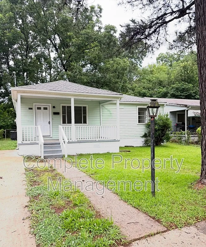 3 bed, 2.0 bath, $1,250 — Photo 1