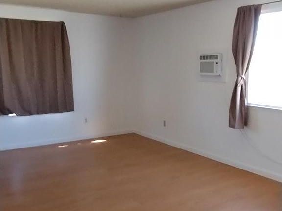 3rd image of 3220 Woodside Dr